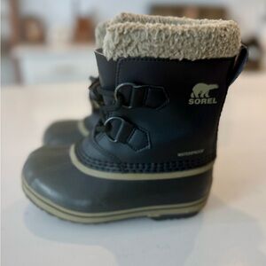 Sorel Kids Cozy Lace-Up Winter Boots in Black and Tan